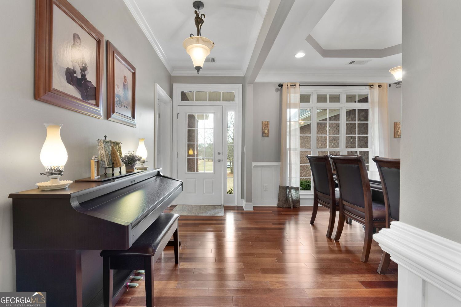 No HOA or restrictions! Full basement w/in-law suite! All Brick! Come – image 8