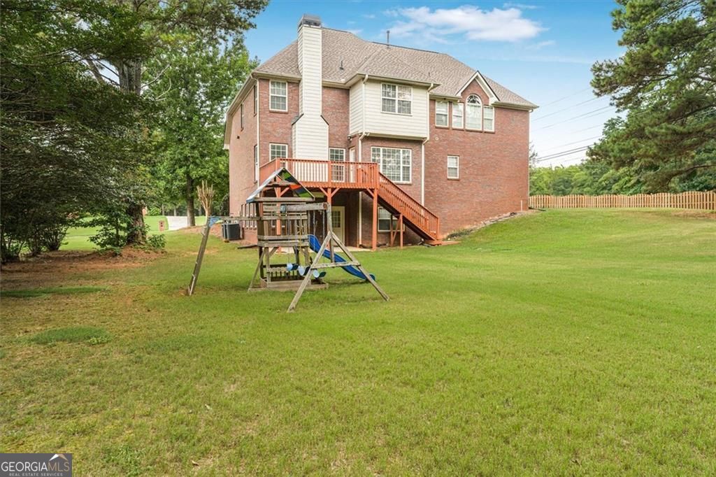 Welcome to 101 Lumby Lane, a stunning 4-sided brick residence in the s – image 20