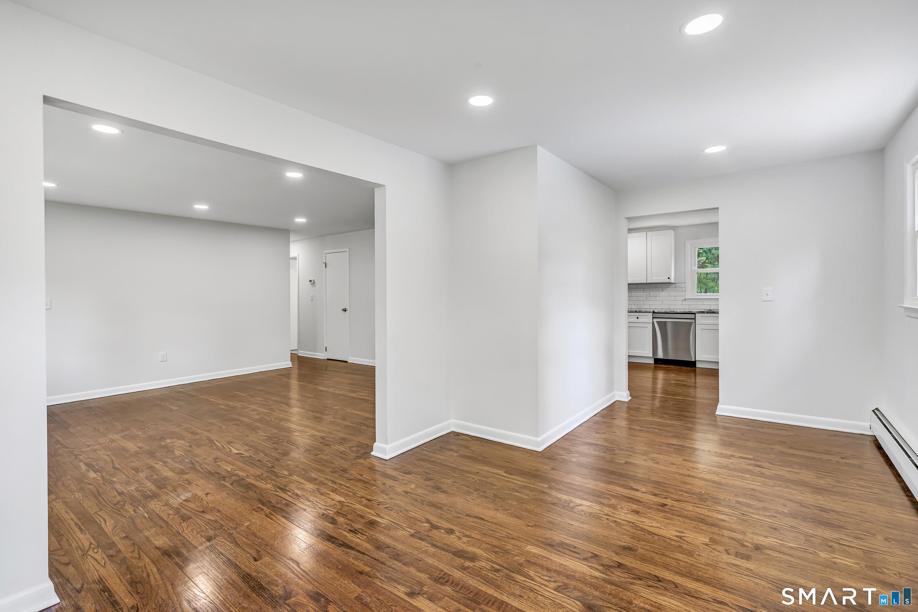 Welcome to 7 Longview Road, located in the desirable Sandy Hook sectio – image 17