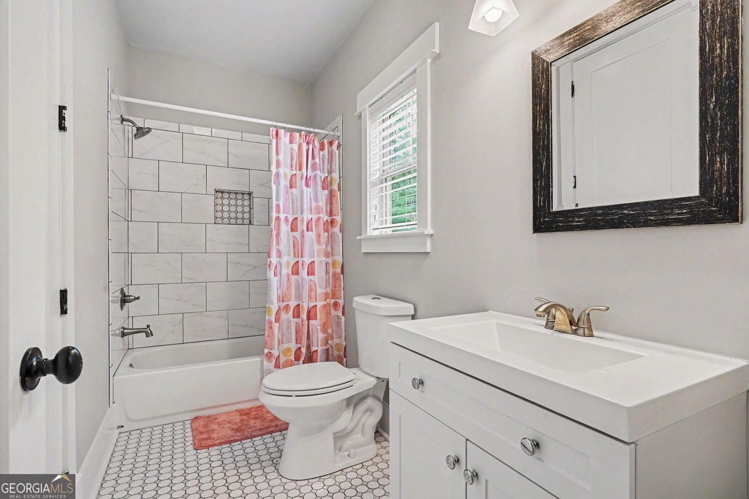 Welcome Home! Beautiful Country Home just waiting for you! Charming fl – image 16