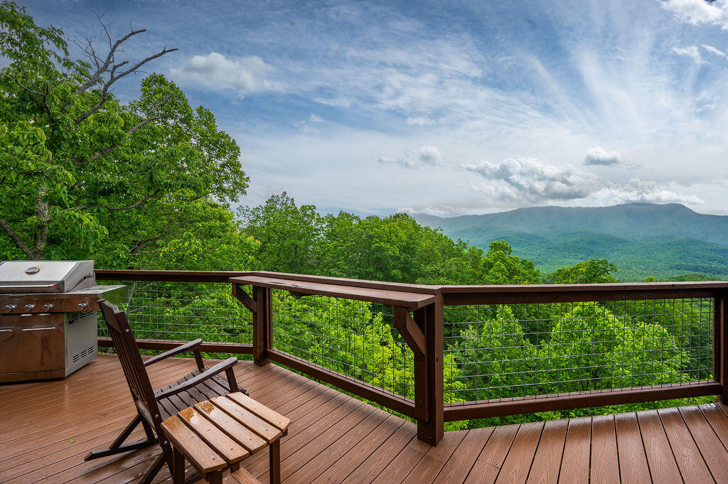 725 725 Big Bear Ridge Road, Gatlinburg, Tennessee, 37738, USA, 5 Bedrooms Bedrooms, ,6 BathroomsBathrooms,Residential,For Sale,725 Big Bear Ridge Road,308006