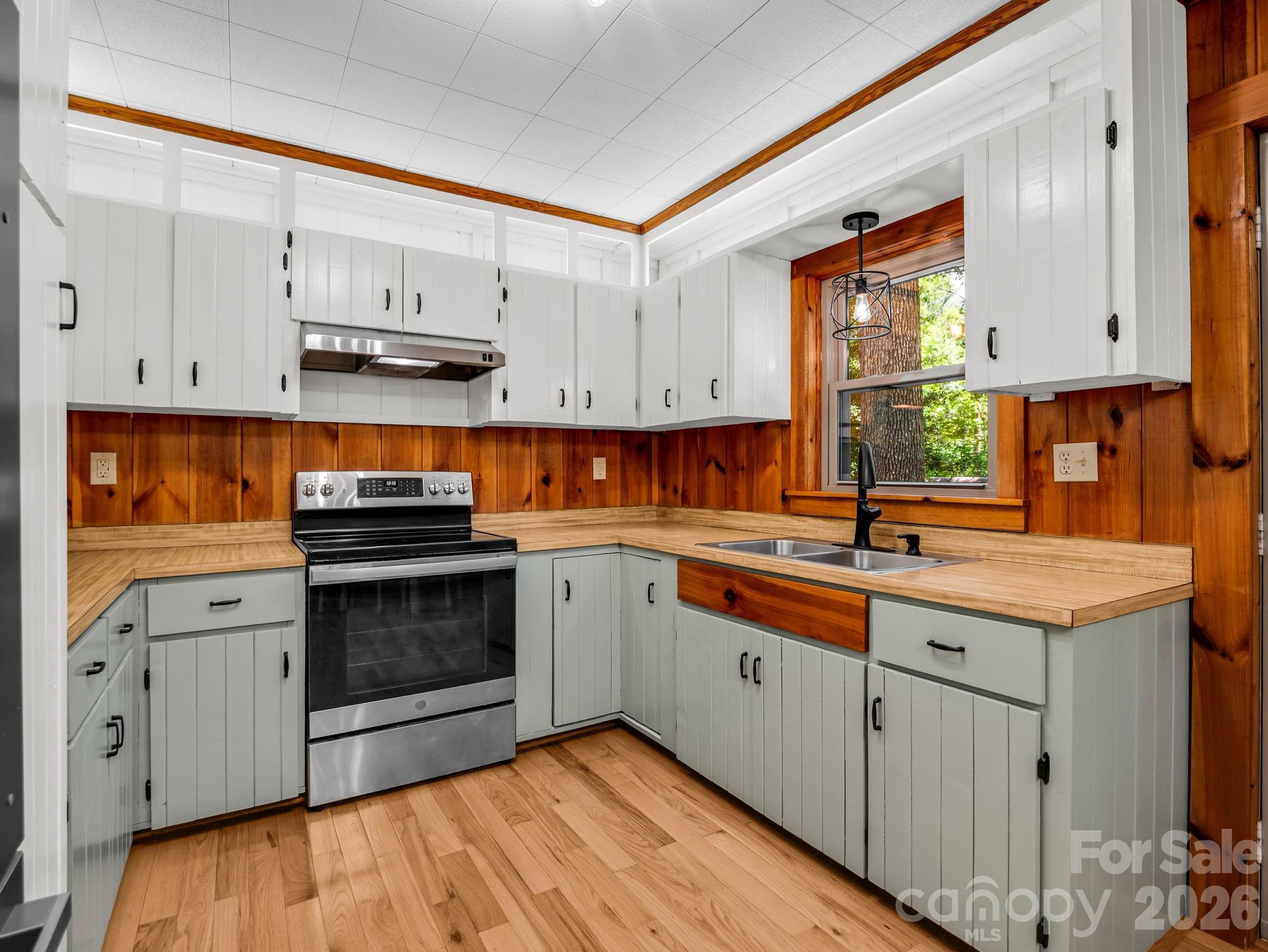 670 670 Cedar Creek Road, Lake Lure, North Carolina, 28746, USA, 3 Bedrooms Bedrooms, ,2 BathroomsBathrooms,Residential,For Sale,670 Cedar Creek Road,4382823