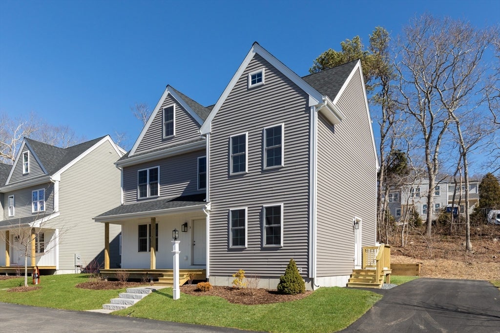 New is Nice! Beautifully done free standing home in Ocean Village a co – image 1