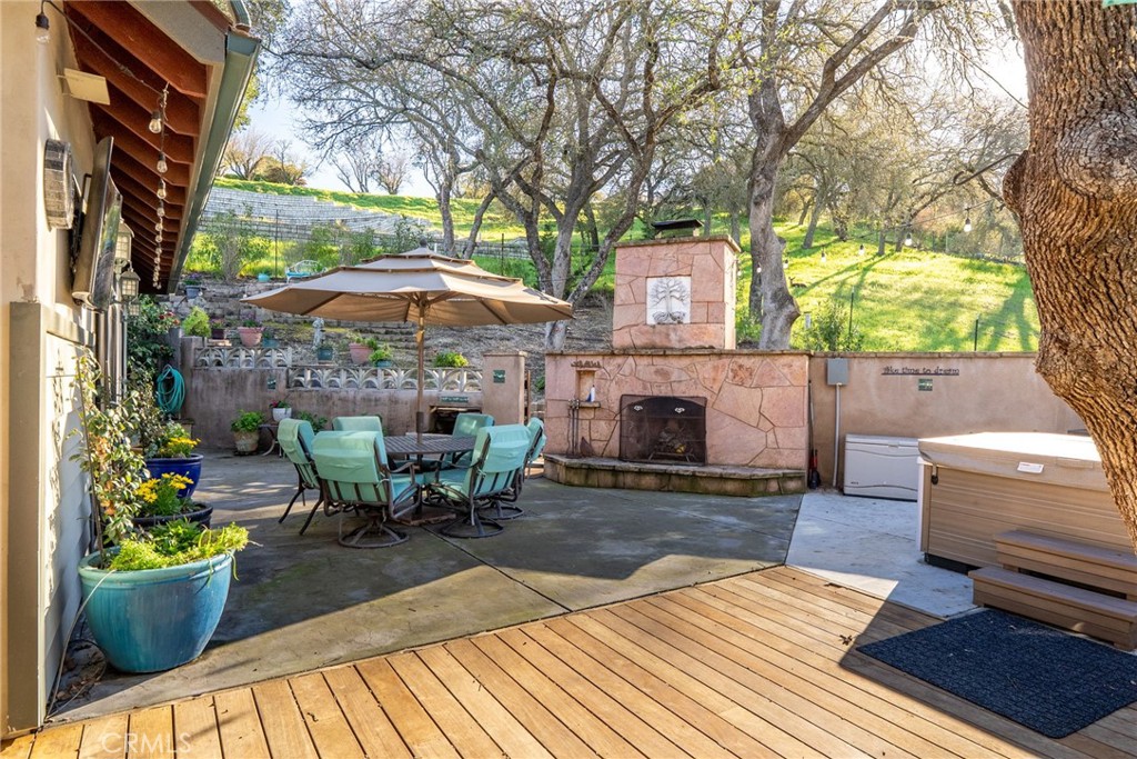 Located on the desirable West Side of Paso Robles, this custom-built 2 – image 40