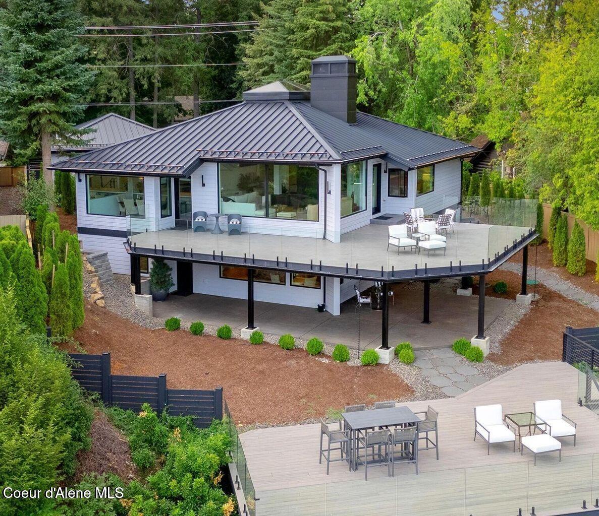Lake front property with completely reimagined home, finished in 2024 – image 5