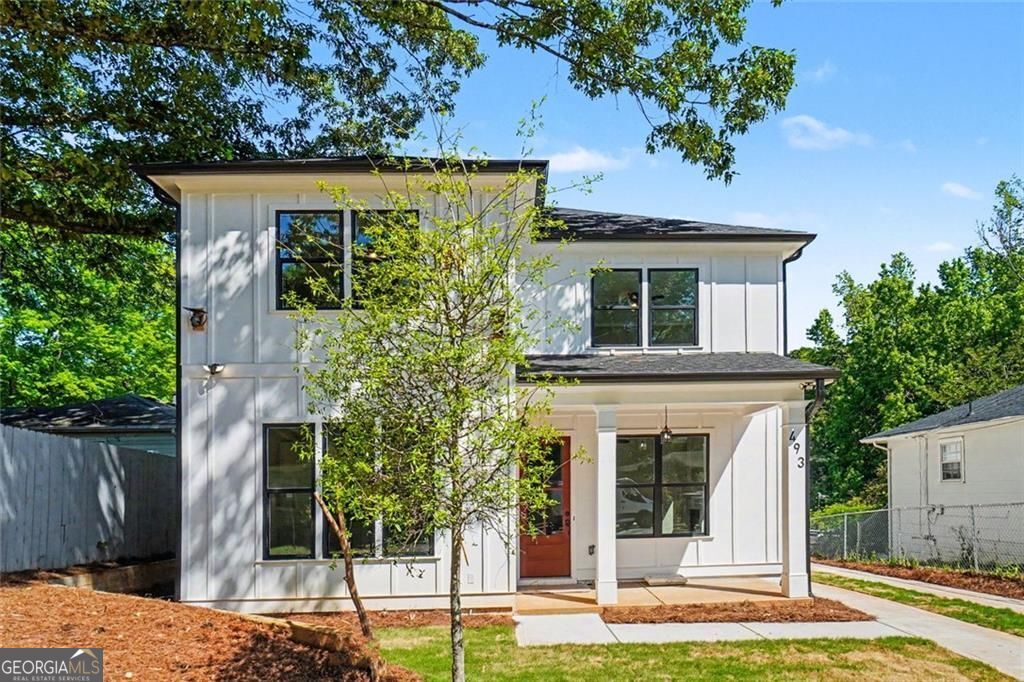 Welcome to this beautifully designed two-story home conveniently locat – image 1
