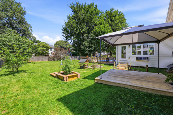 Welcome to this beautiful home that’s gleaming with pride and perfecti – image 69