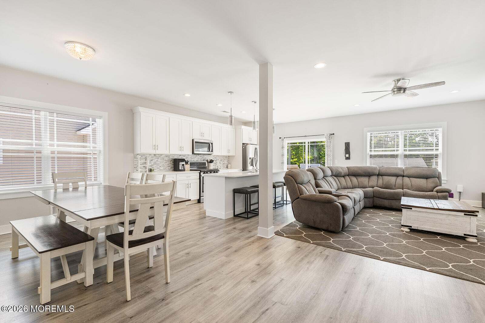 Beautifully maintained 3-bedroom, 2.5-bath home featuring an open-conc – image 7