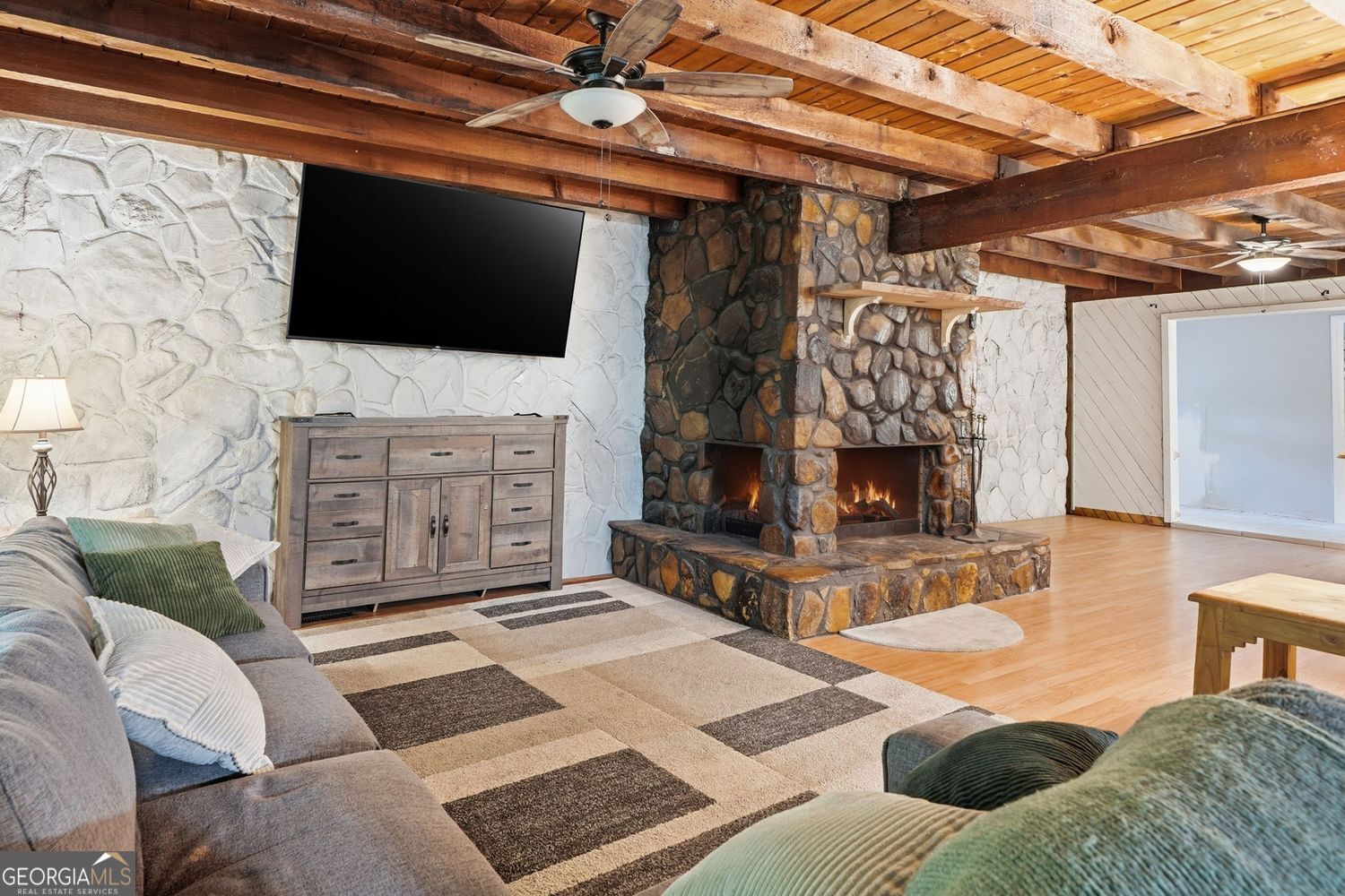 Escape to the perfect blend of privacy, functionality, and North Georg – image 18