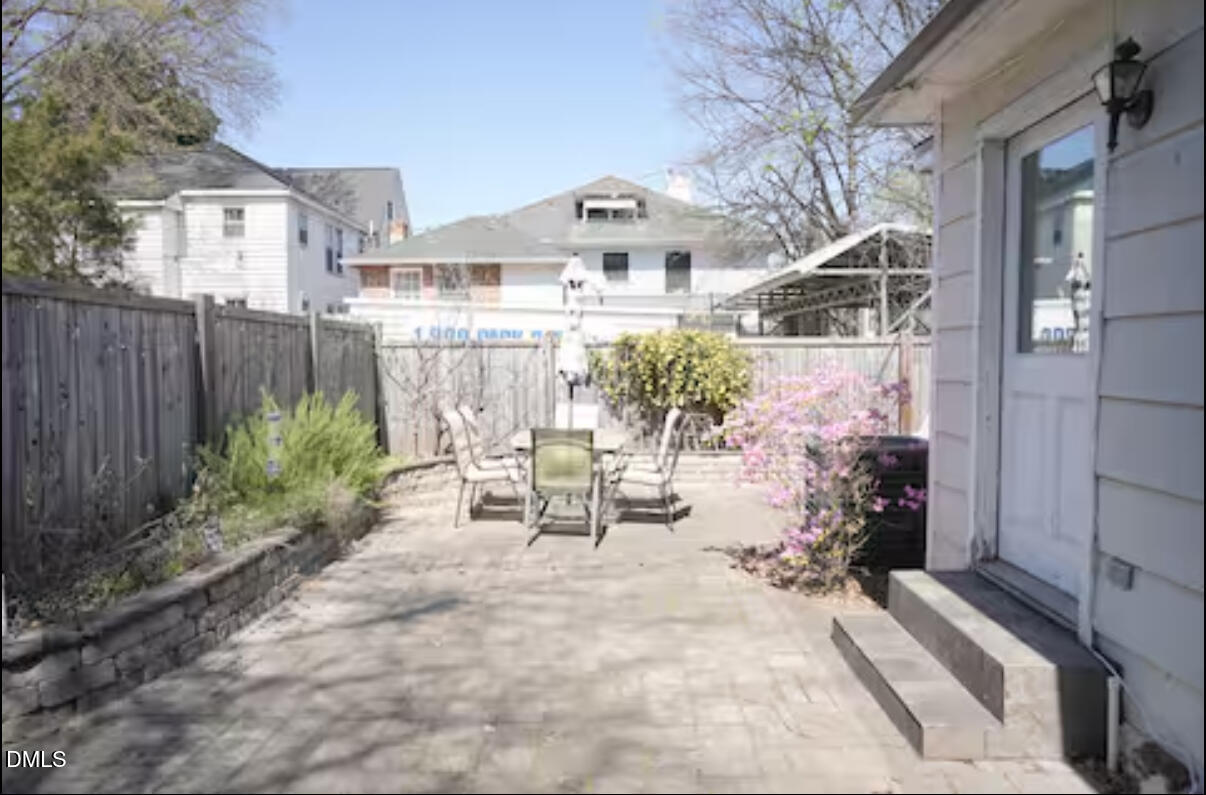 Located in the Oakwood District of Raleigh 405 Morson St blends timele – image 16