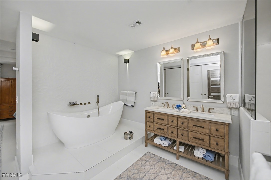 Welcome to your future GULF ACCESS HIDDEN GEM OF A home in the charmin – image 12