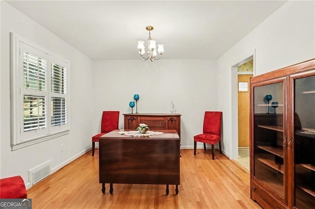 Classic four bedroom ranch in the Lakeside High School district. Step – image 15