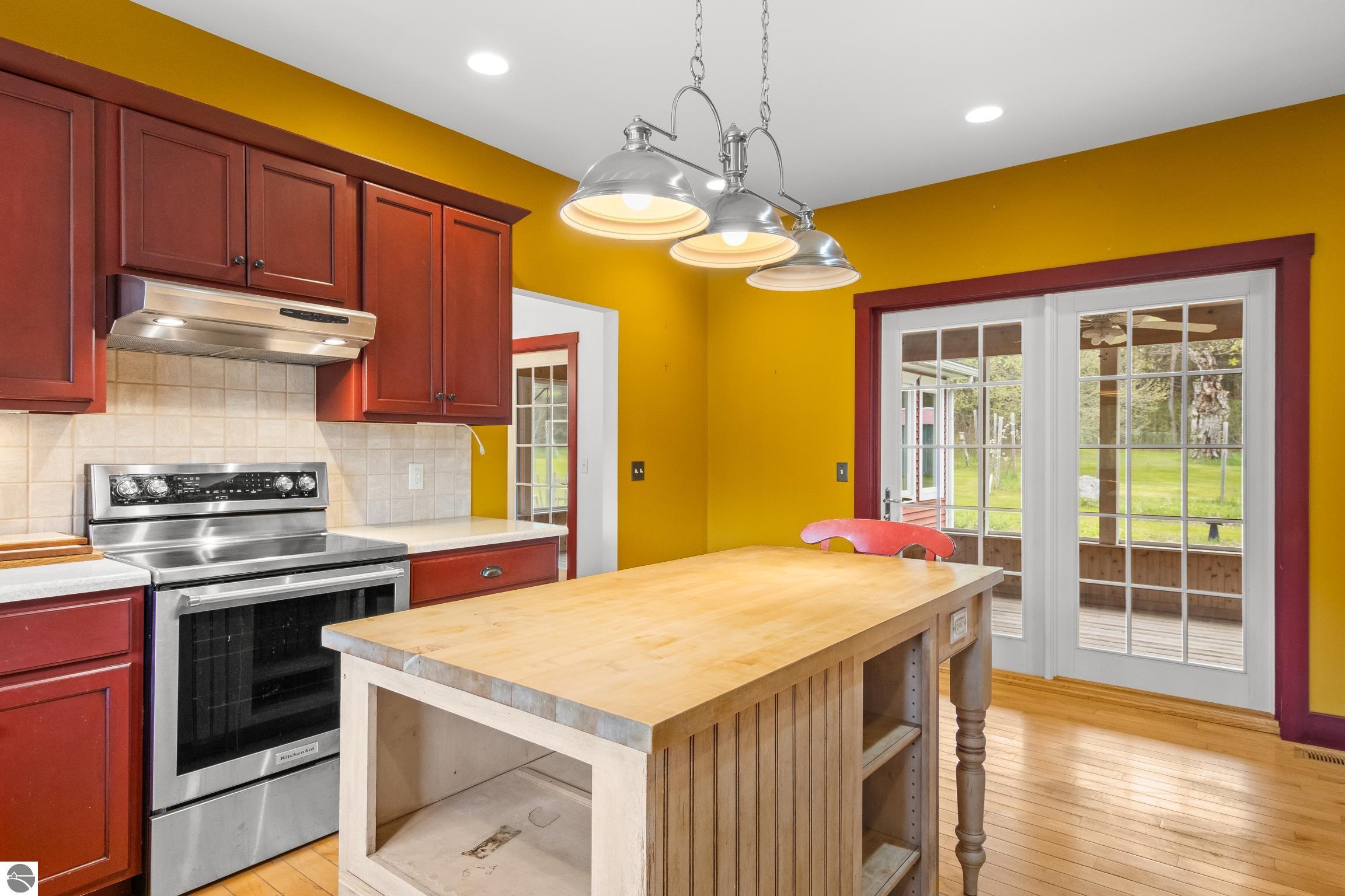 This 3-bedroom, 2.5-bath farmhouse offers a property designed for coun – image 14