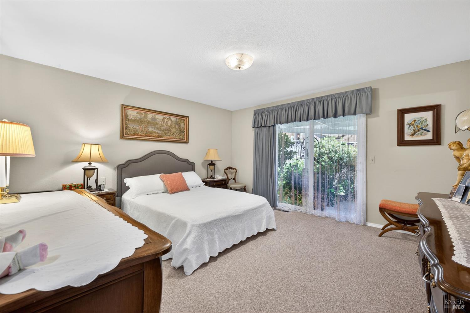 Welcome to 274 Beech Avenue, a beautifully maintained single-story hom – image 30
