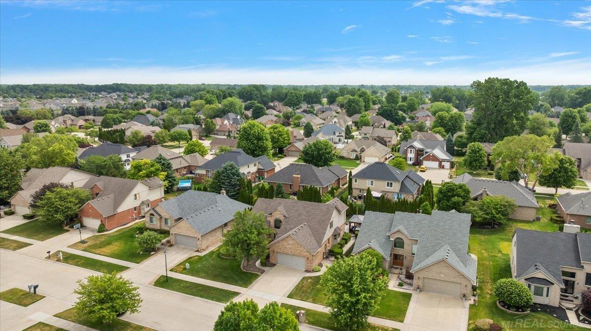 Rare find! Beautiful 4 Bedrom Split Level home with inground pool loca – image 55