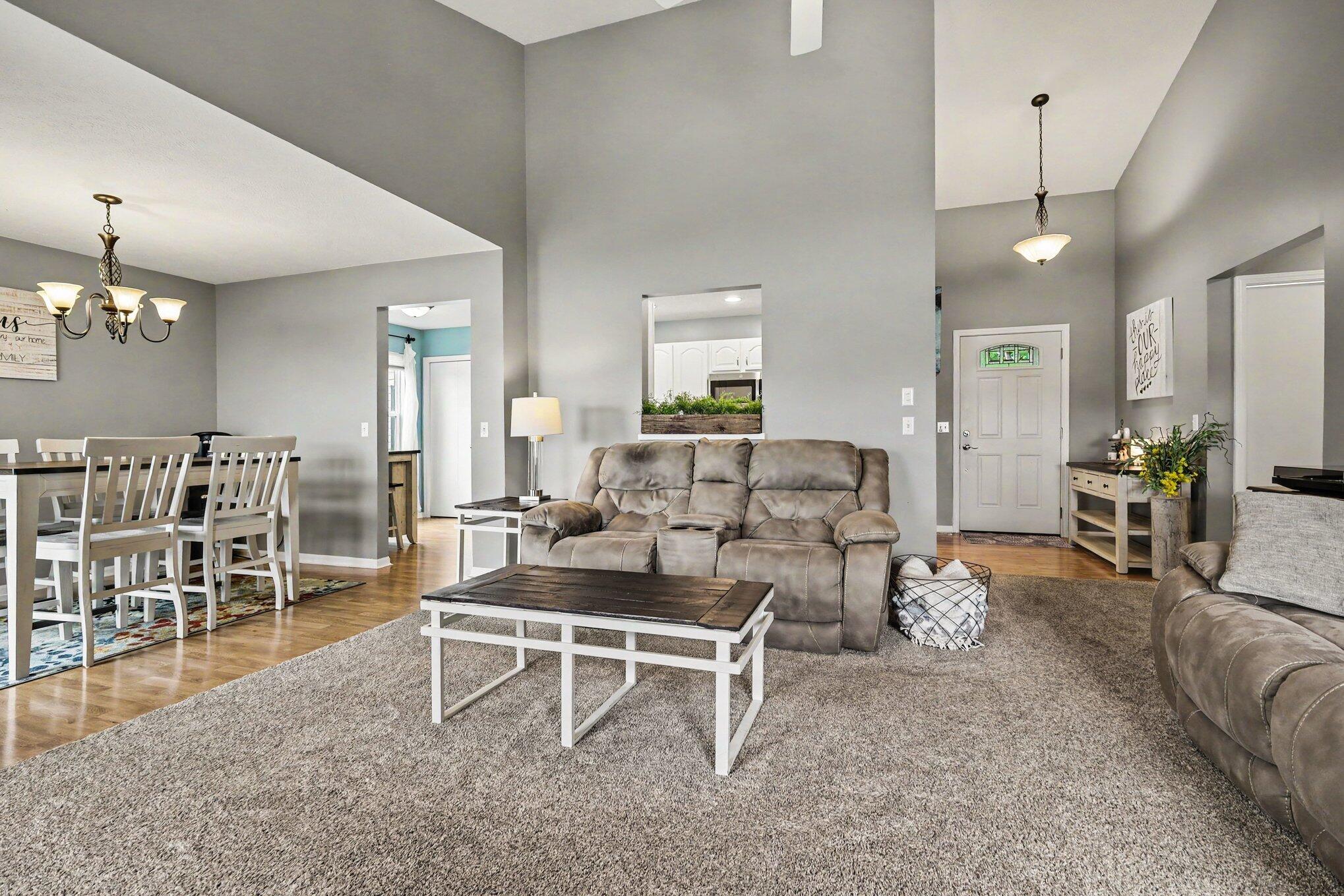 How does being located within minutes of the beach, restaurants, shopp – image 9