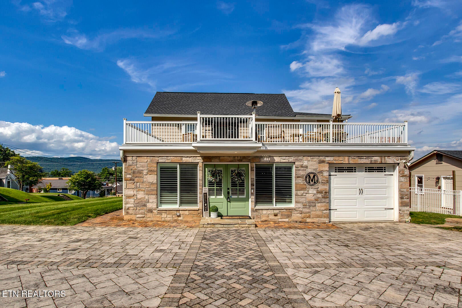 Are you looking for an adorable home with character, comfort, and styl – image 4