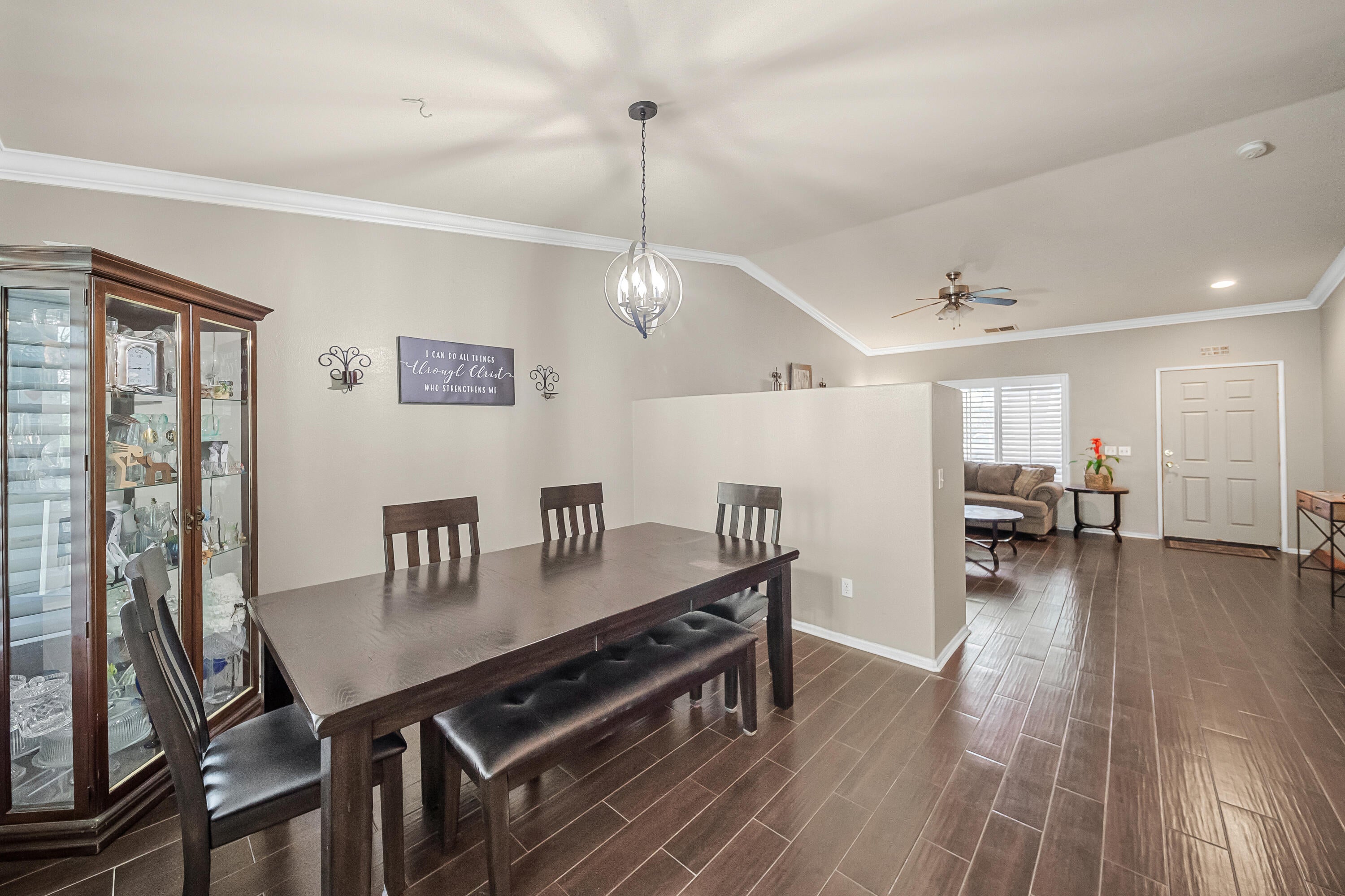 Welcome to this beautiful home in the highly desirable Villa Montego c – image 9