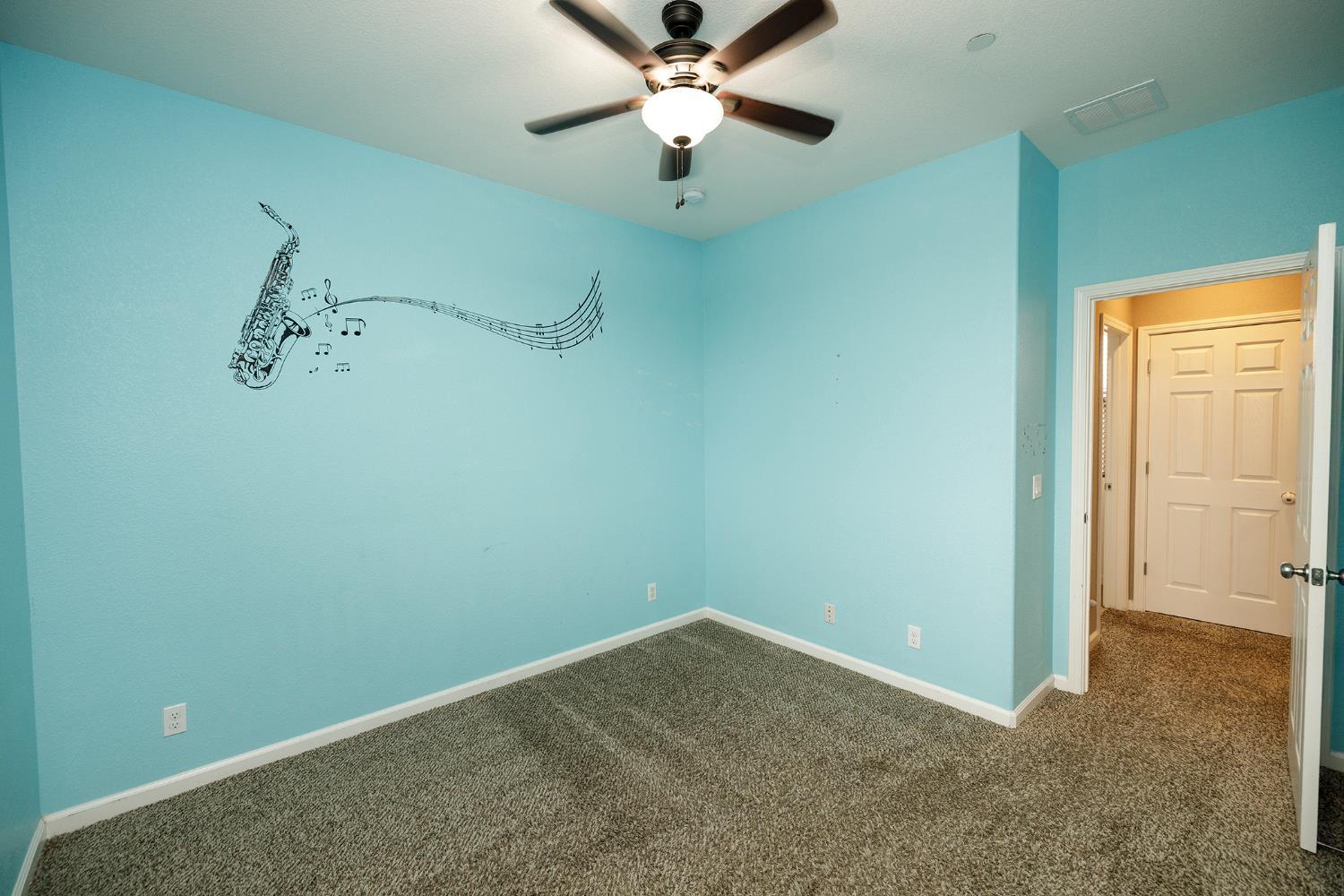 Located in a highly desirable neighborhood, this well-maintained home – image 33