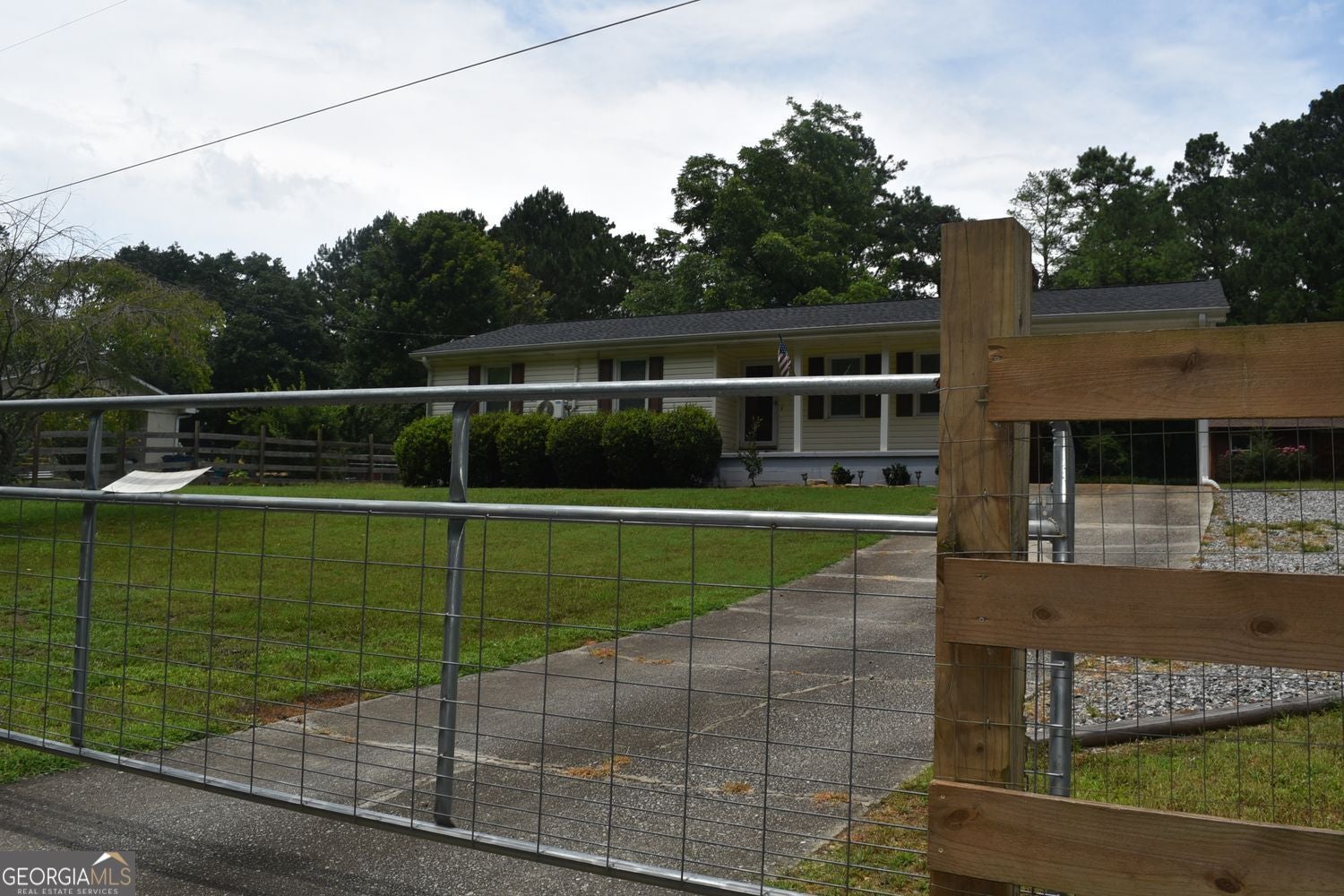 One plus acre in Milton! Purchase this ranch home that is located in c – image 28