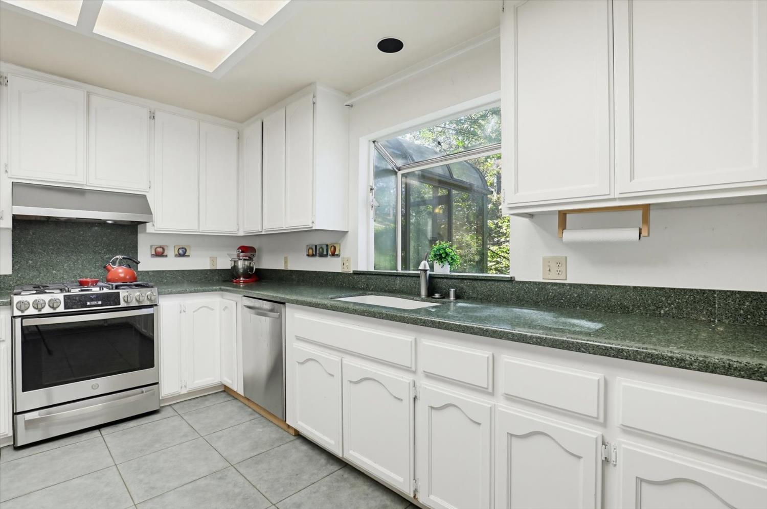 21349 21349 Leslie Drive, Grass Valley, California, 95945, USA, 4 Bedrooms Bedrooms, ,3 BathroomsBathrooms,Residential,For Sale,21349 Leslie Drive,226046586