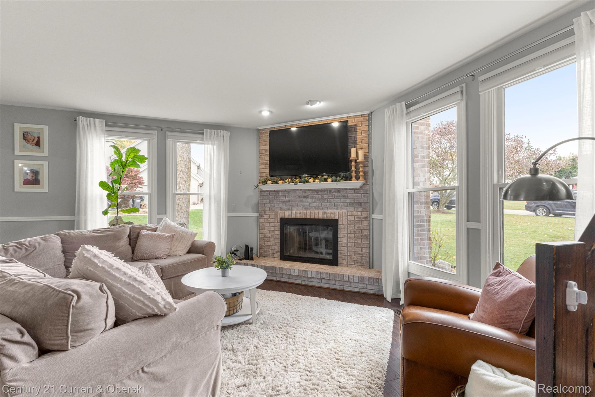 Welcome to 30999 Sudbury Street in Farmington Hills. This beautifully – image 9