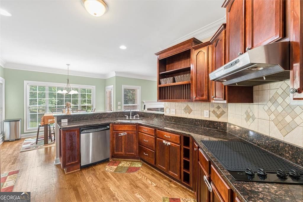 Welcome to 101 Lumby Lane, a stunning 4-sided brick residence in the s – image 34