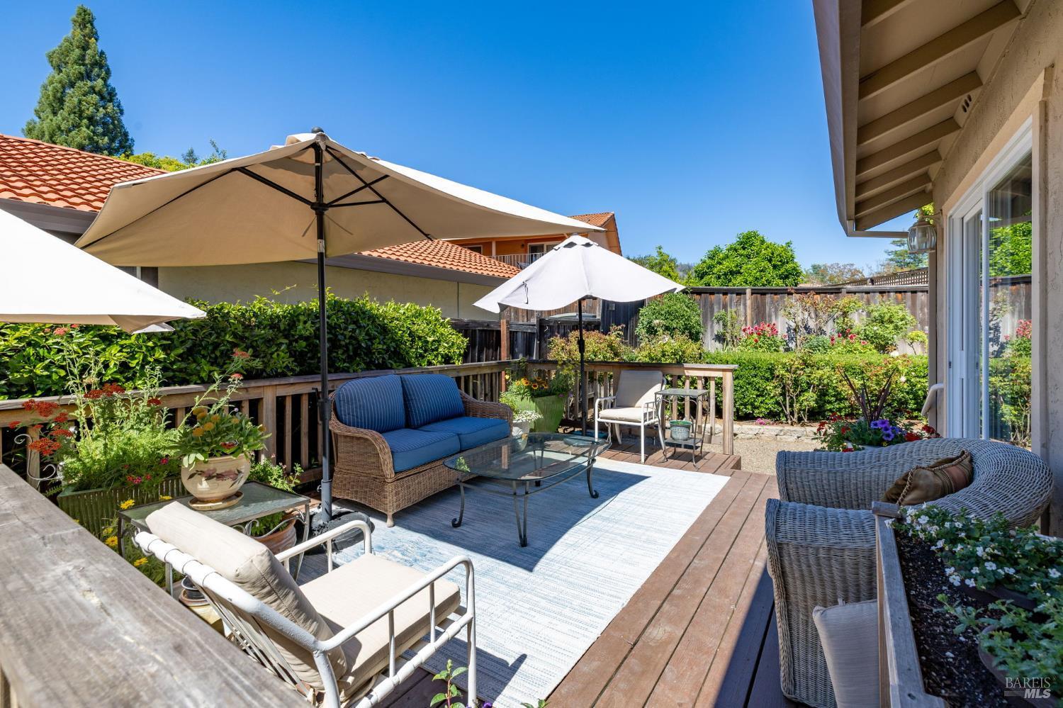 Welcome to 274 Beech Avenue, a beautifully maintained single-story hom – image 41