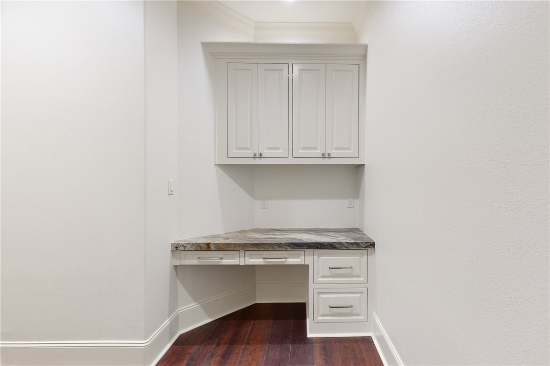 Elegant and refined new construction home located in the esteemed Mira – image 23