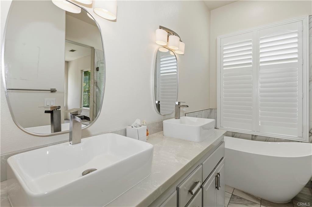 Welcome to this beautifully maintained single-story home located in a – image 23