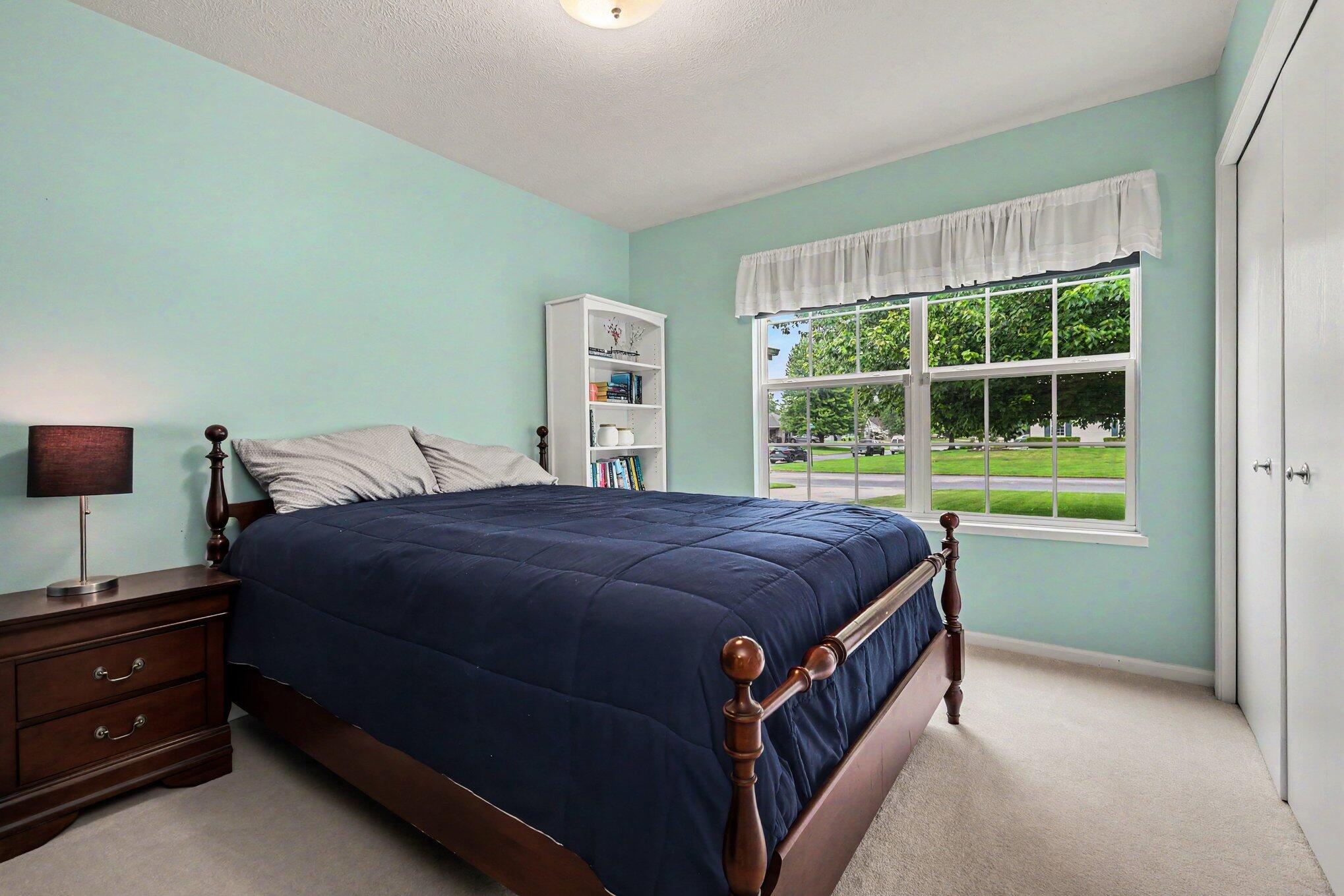 How does being located within minutes of the beach, restaurants, shopp – image 20
