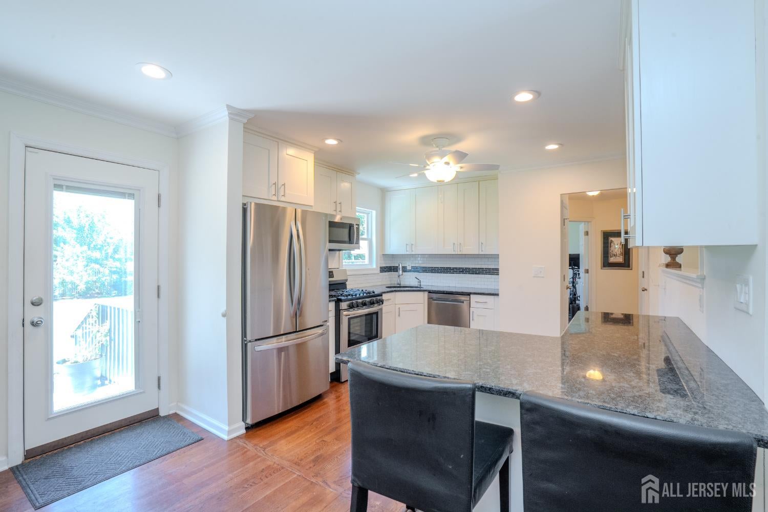 This lovely Cape Cod-style home is located in the highly desirable Far – image 10