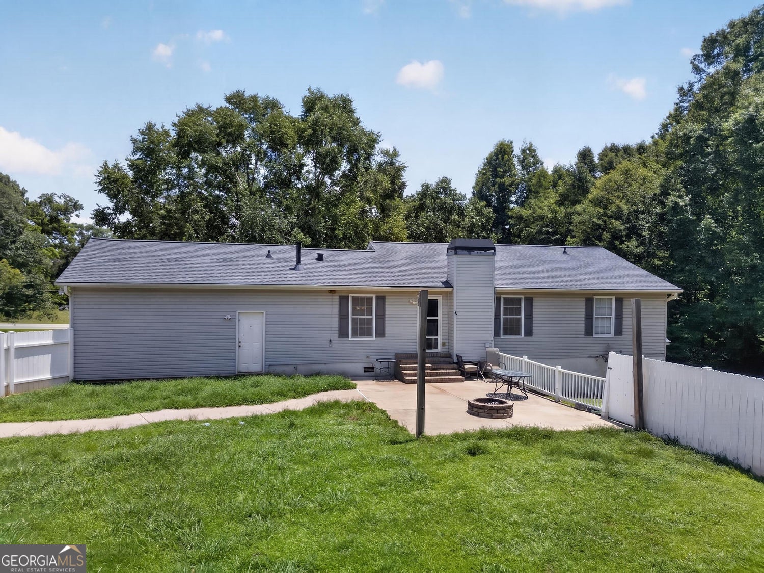 Welcome to your own private retreat in Palmetto, Georgia! Situated on – image 28