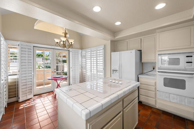 MAJOR PRICE IMPROVEMENT! Located just half a block from the world-clas – image 12