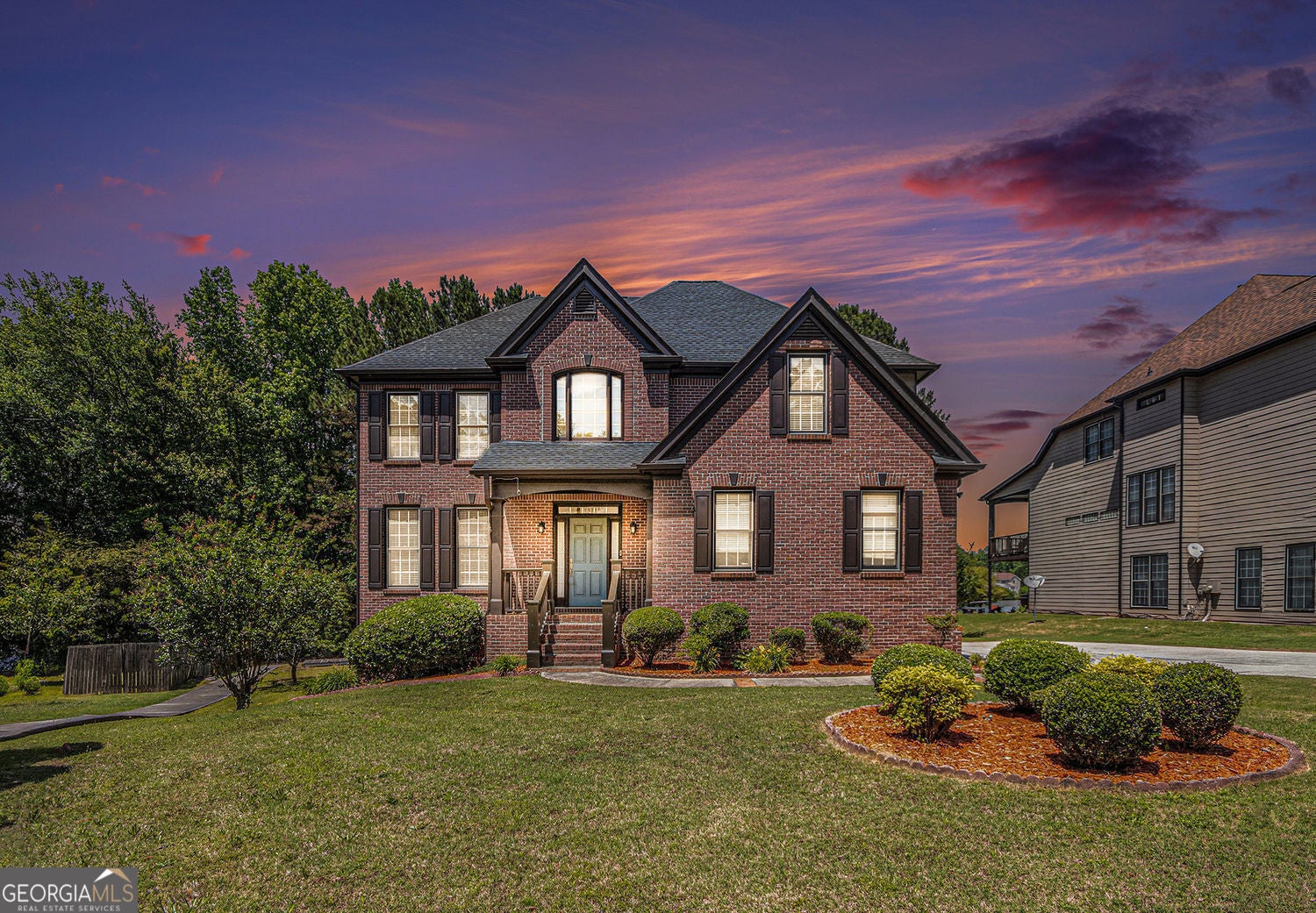 Fully finished basement with refined lakefront living in this beautifu – image 1