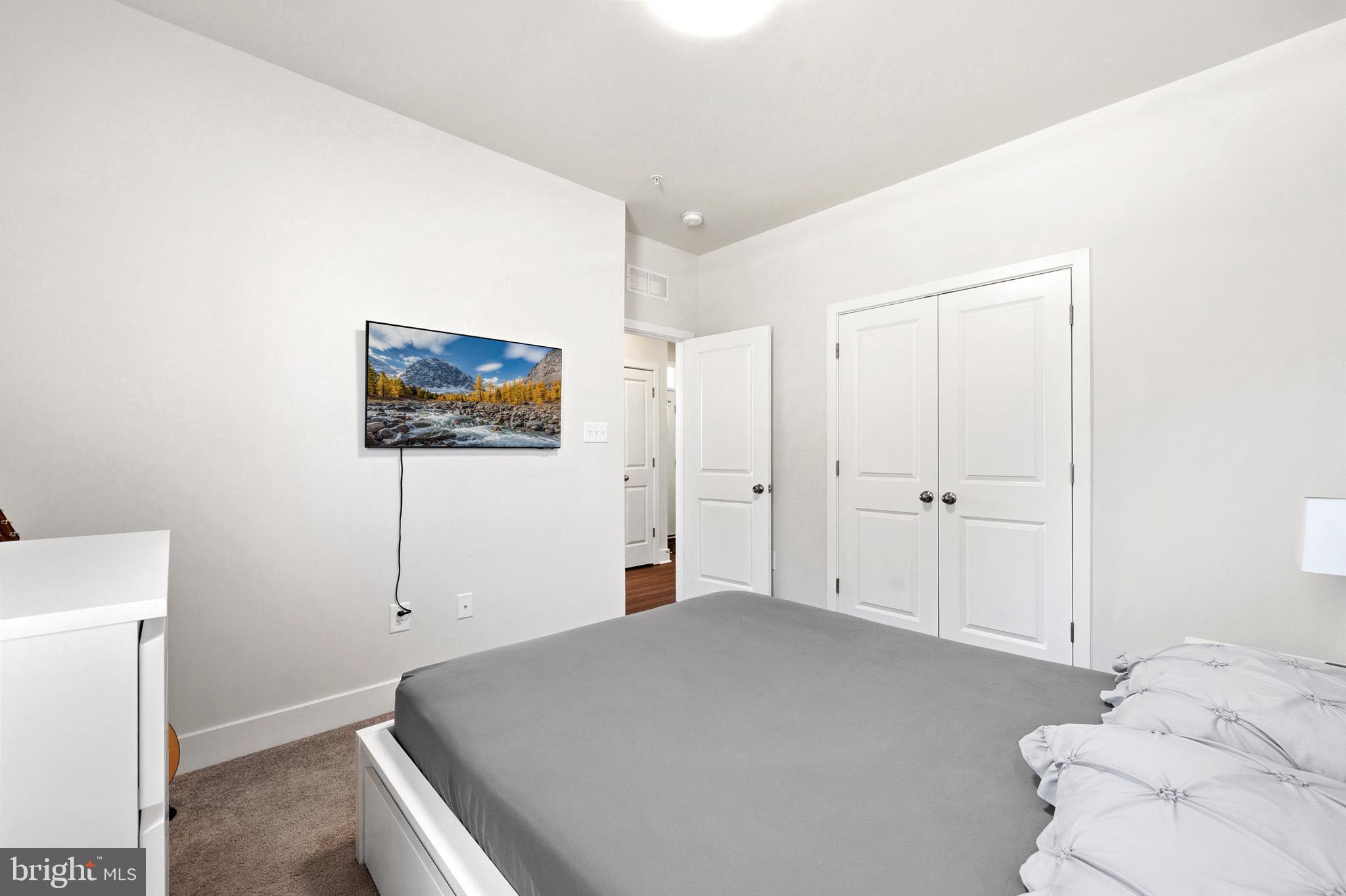HOME SWEET HOME! Like new beauty situated on a corner lot, in sought – image 11