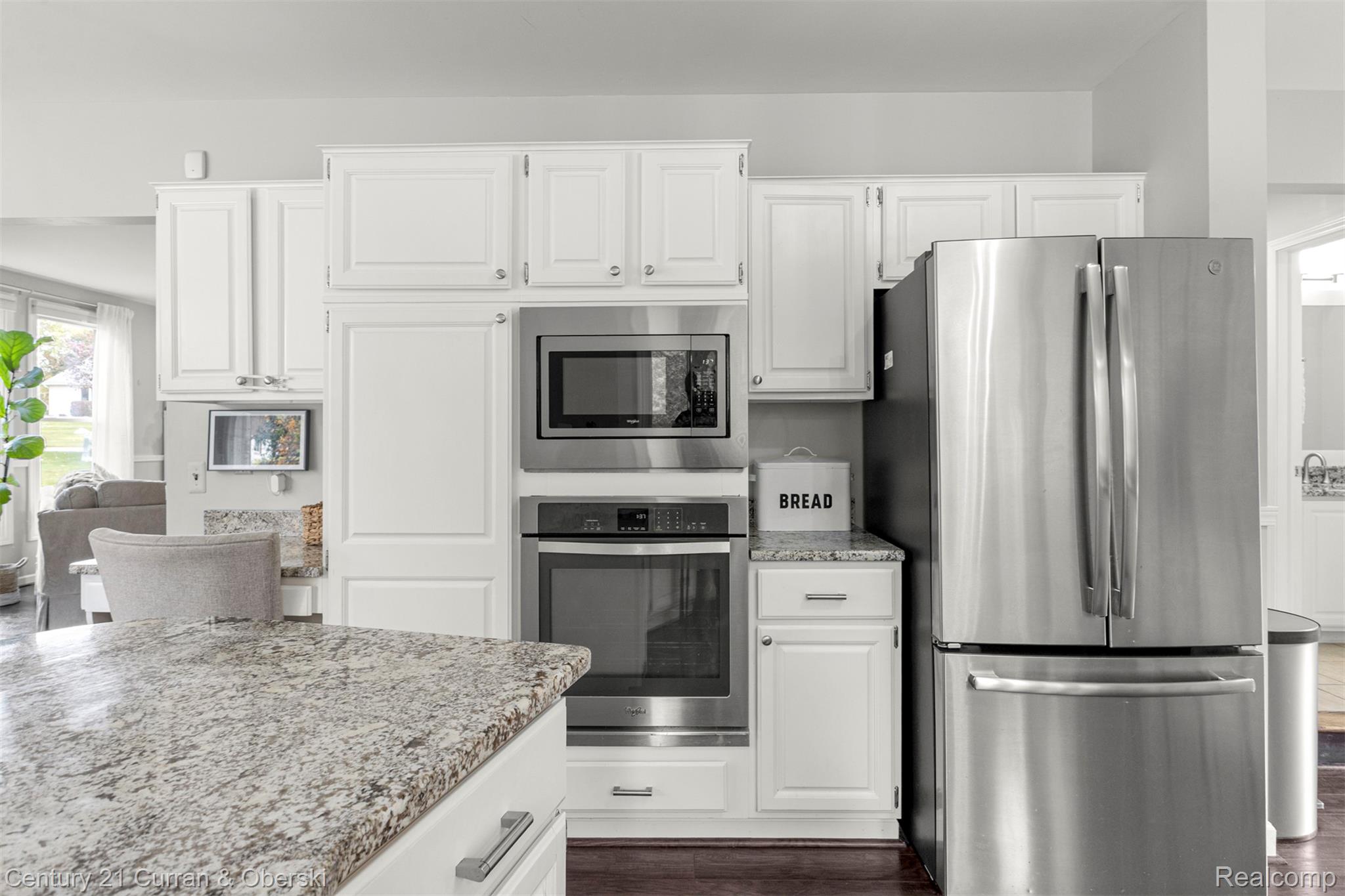 Welcome to 30999 Sudbury Street in Farmington Hills. This beautifully – image 22