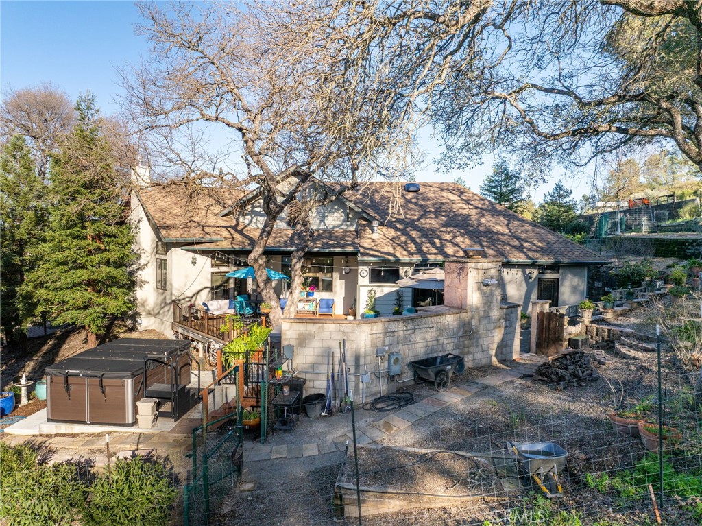 Located on the desirable West Side of Paso Robles, this custom-built 2 – image 64