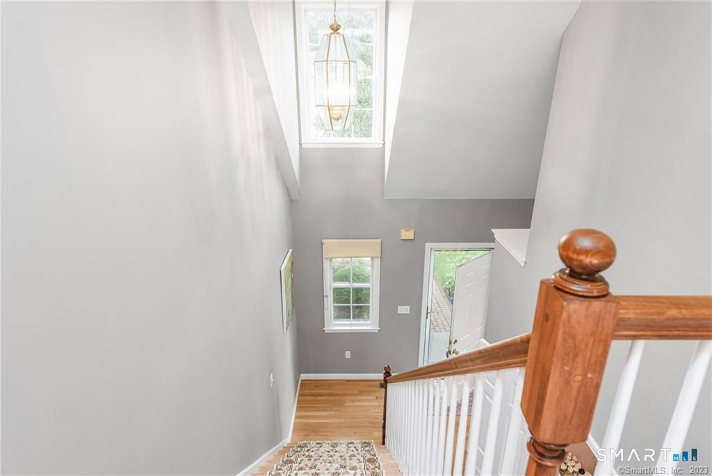 SPECTACULARLY DESIRABLE LOCATION! This rare-to-market single family is – image 36