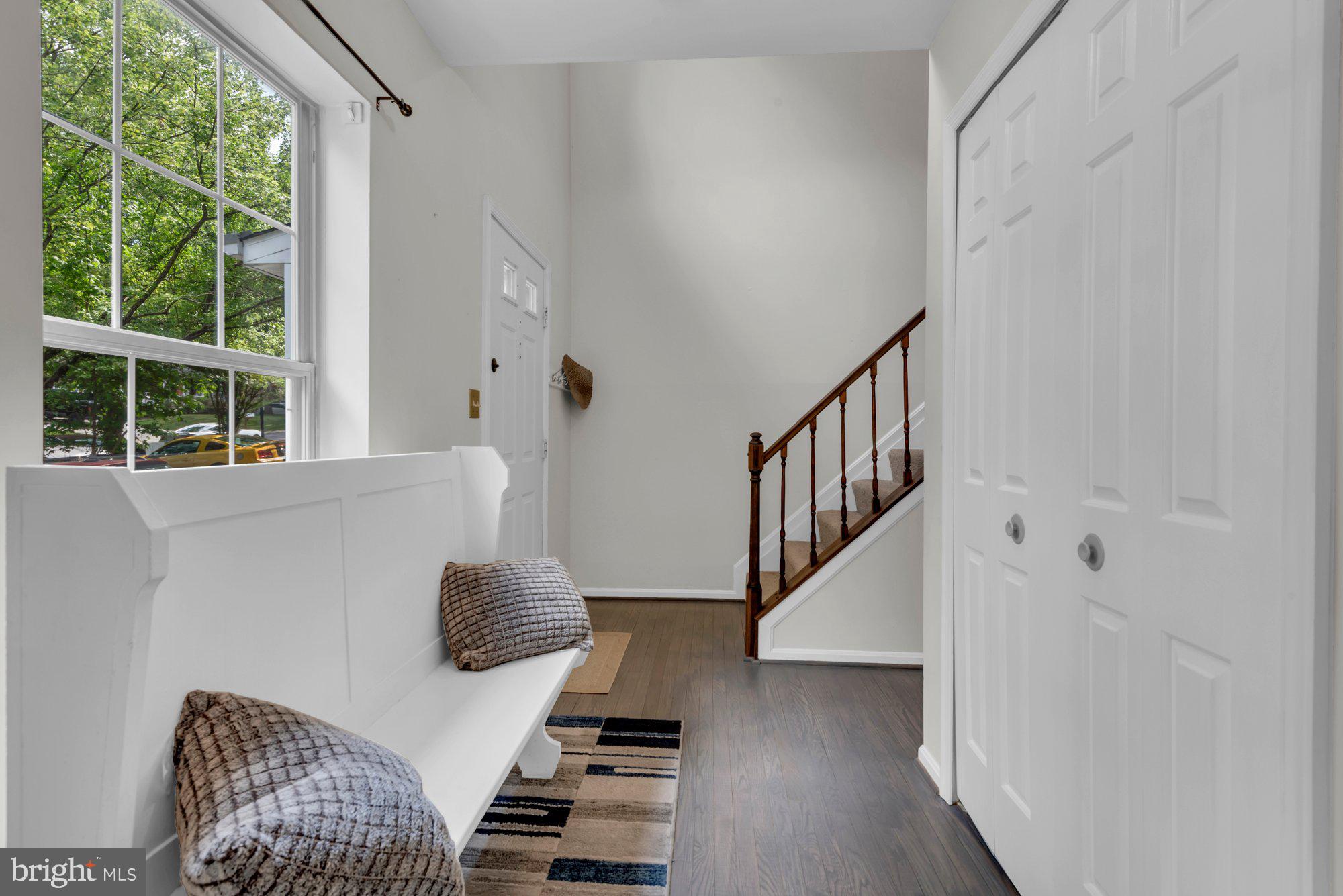 Well Cared for Home in Foxmoor located in a Cul-De-Sac. Fresh Paint, W – image 4