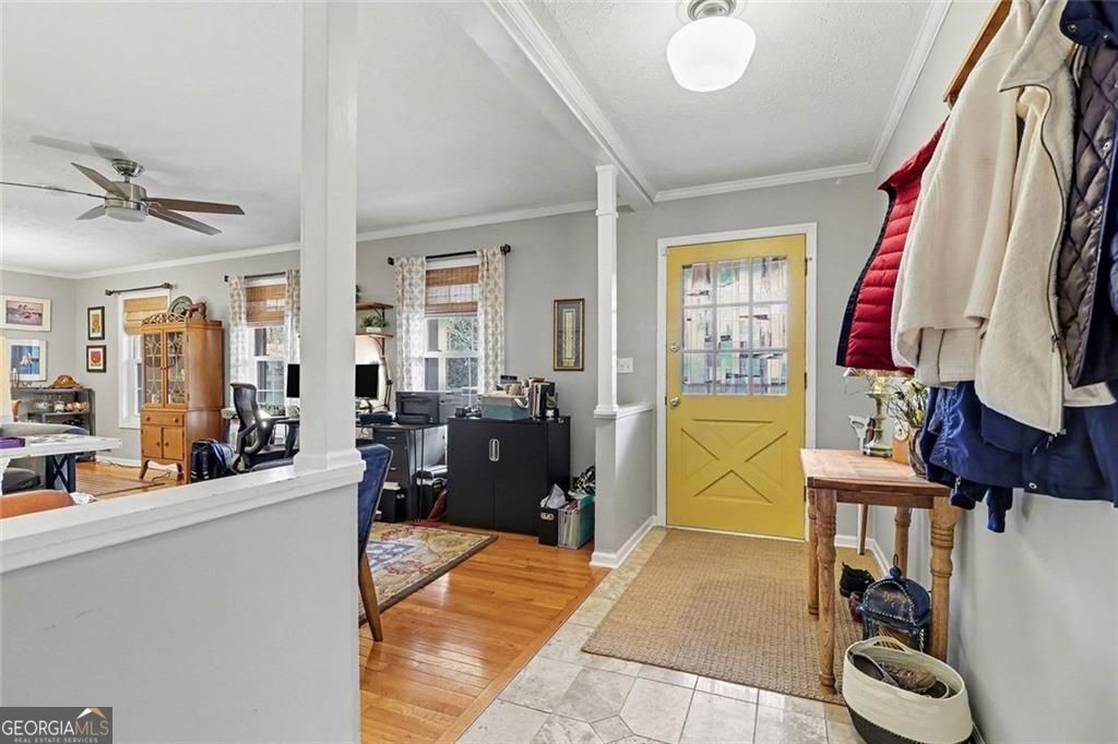 Beautifully updated and ideally located in the heart of Dunwoody, this – image 5