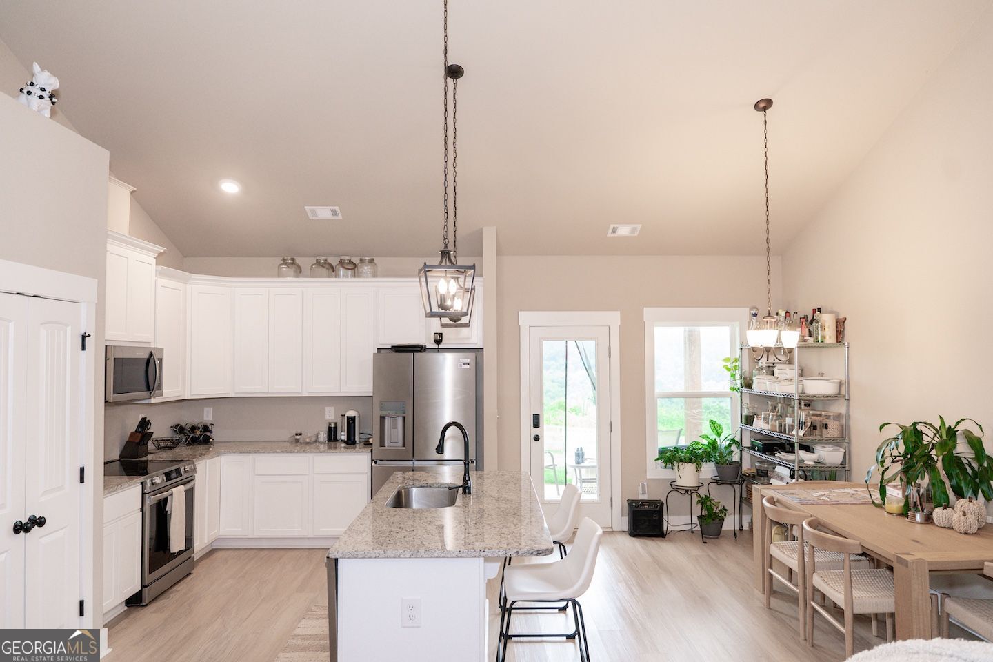 10 Acres of Privacy - Craftsman Ranch with Every Upgrade A rare find: – image 5