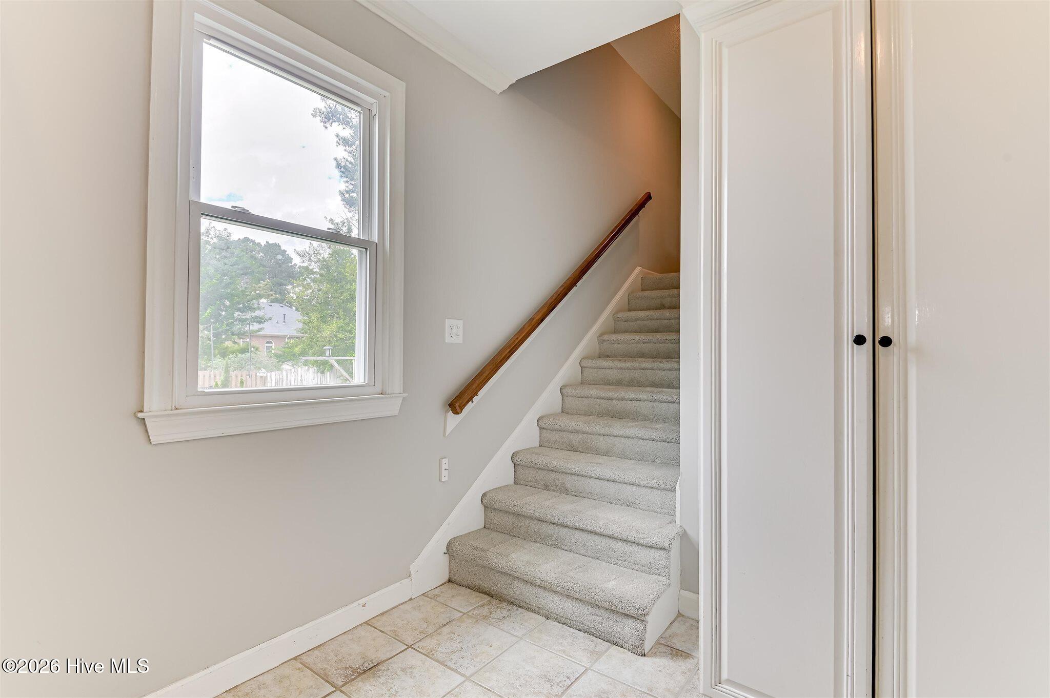 Welcome to this stunning brick home nestled on a quiet cul-de-sac in t – image 27