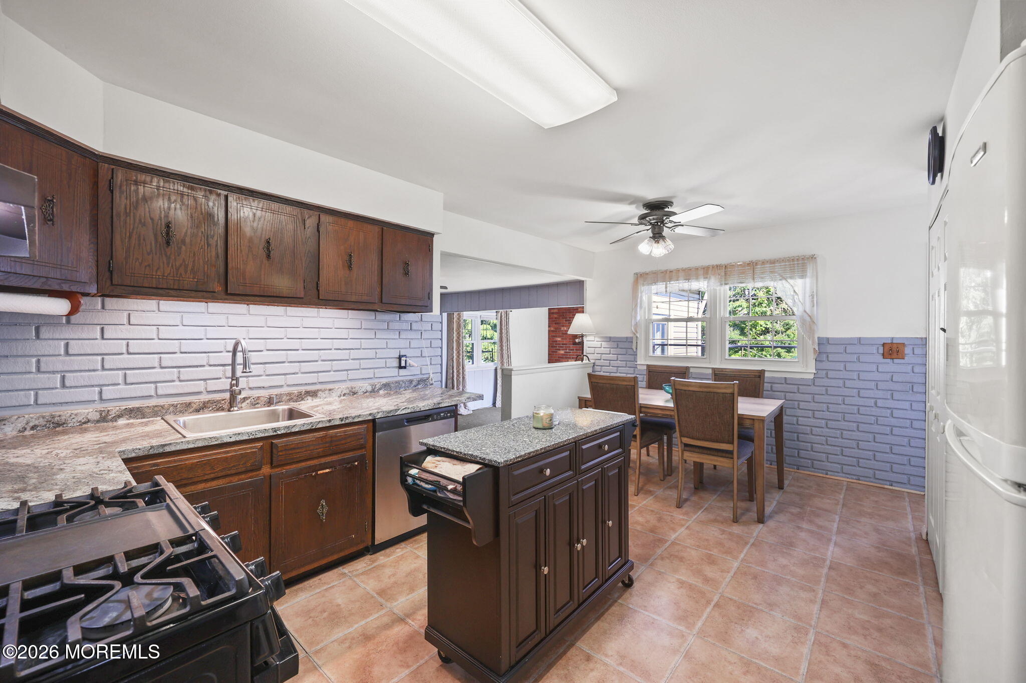 Opportunity awaits,this spacious ranch-style home offers 3 bedrooms, 1 – image 24
