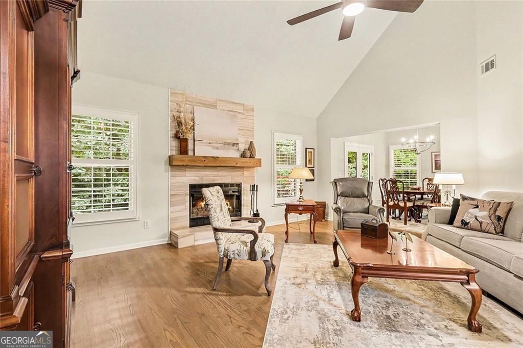 Welcome to this stunning home in beautiful Grayson, Georgia. Professio – image 11