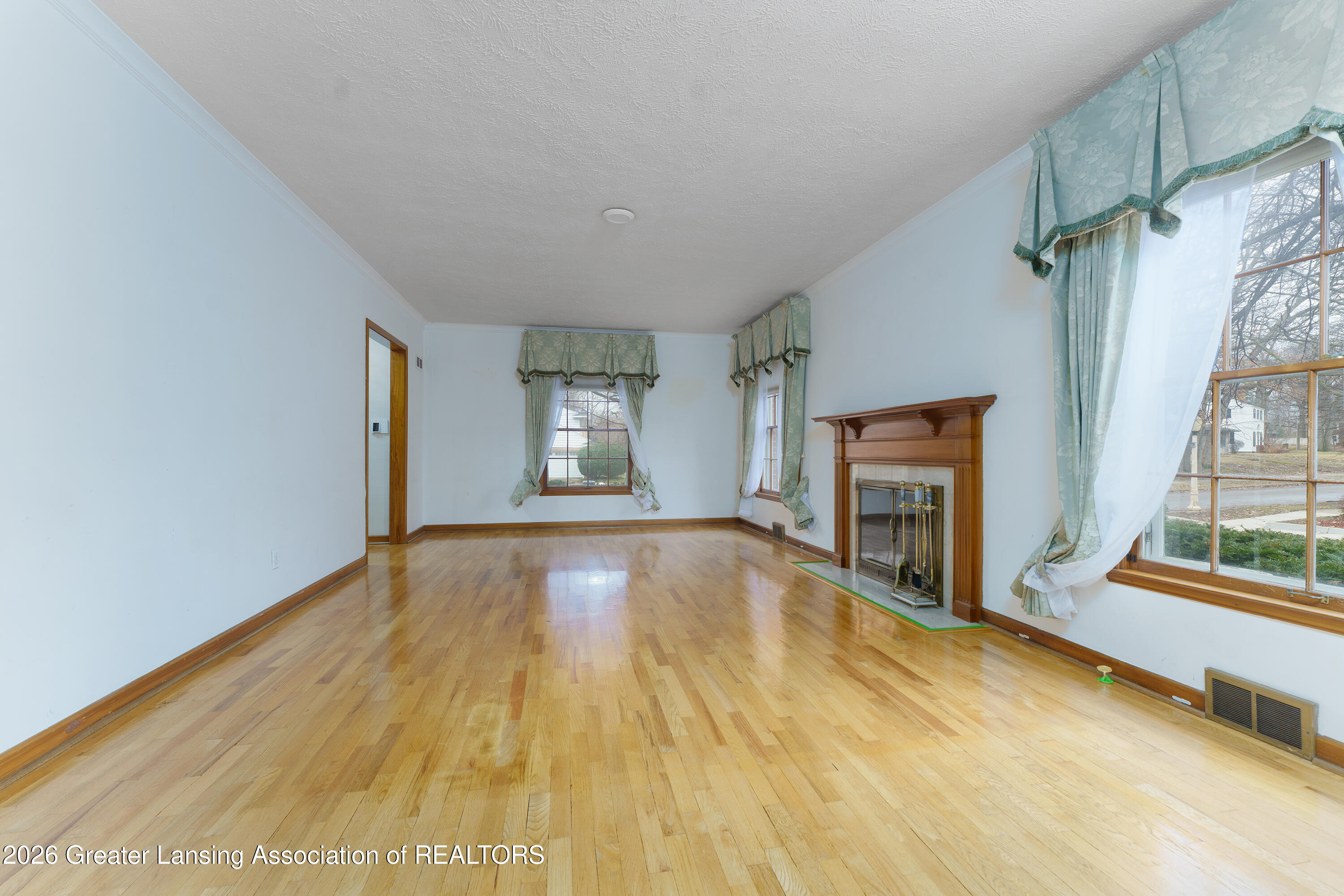 A rare opportunity to score a quintessential Glencairn gem! Gorgeous c – image 17