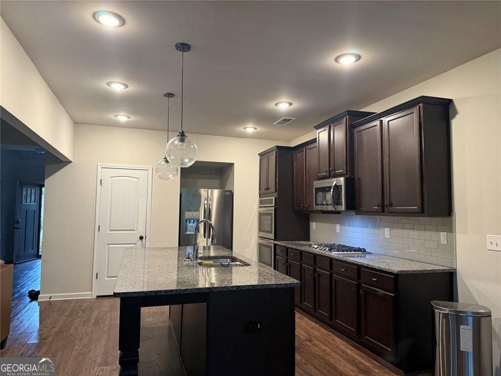MOTIVATED SELLER/Excuse the packing up activity/Updated pictures comin – image 11