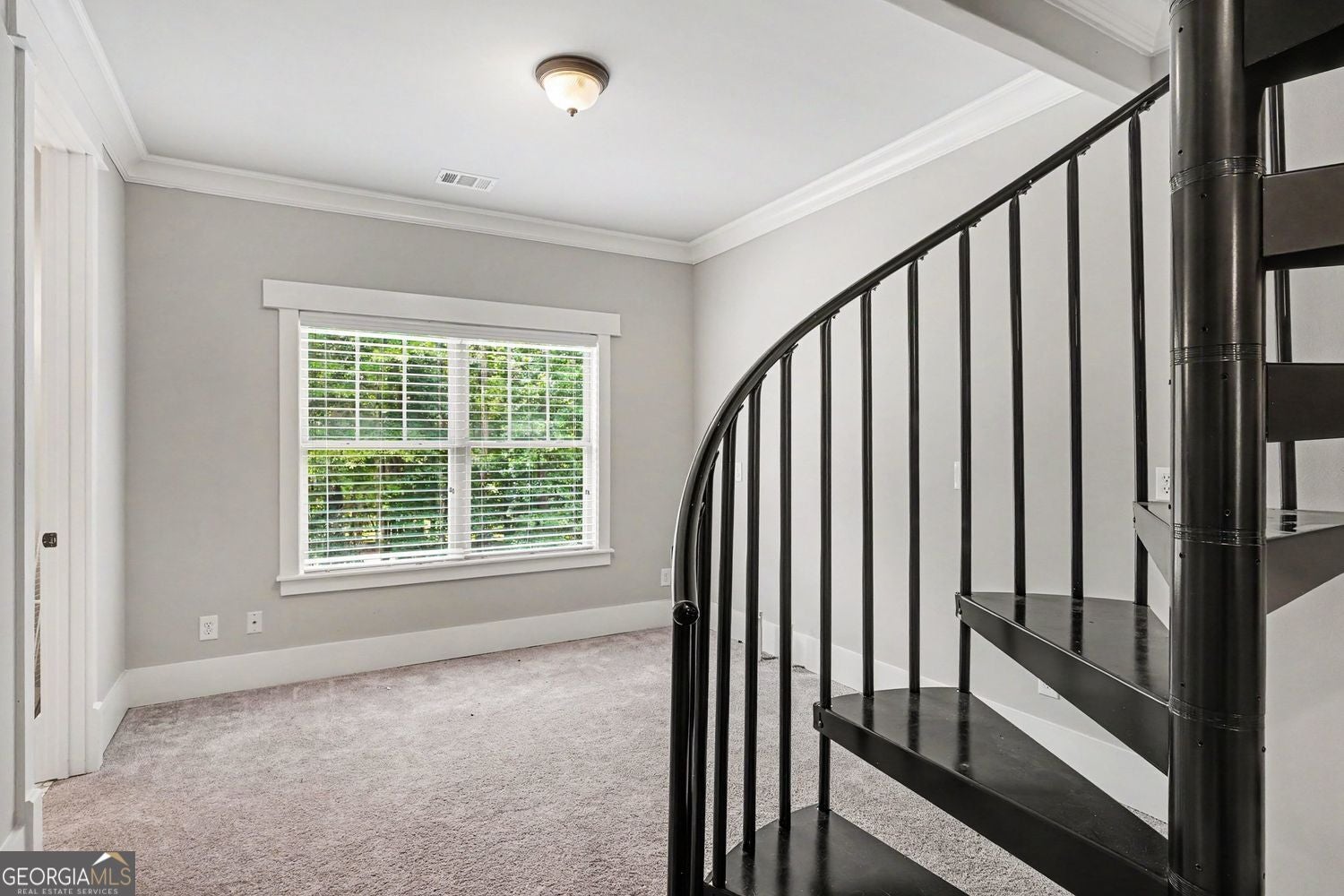 Welcome Home! Beautiful Country Home just waiting for you! Charming fl – image 10