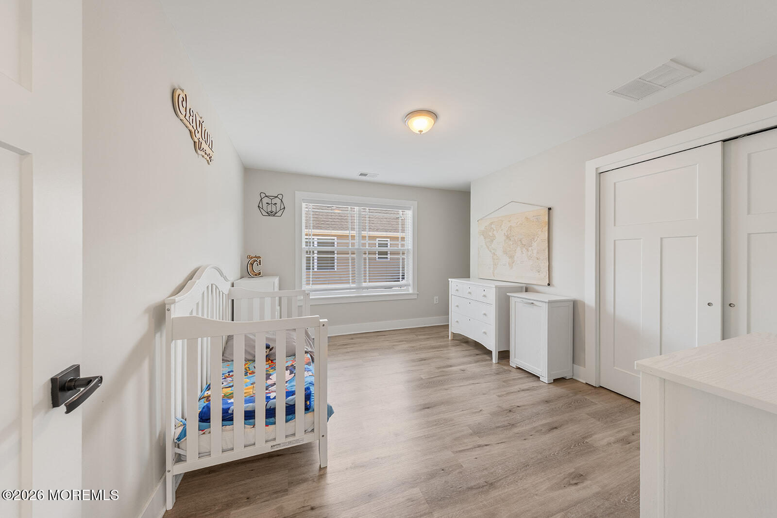 Beautifully maintained 3-bedroom, 2.5-bath home featuring an open-conc – image 23
