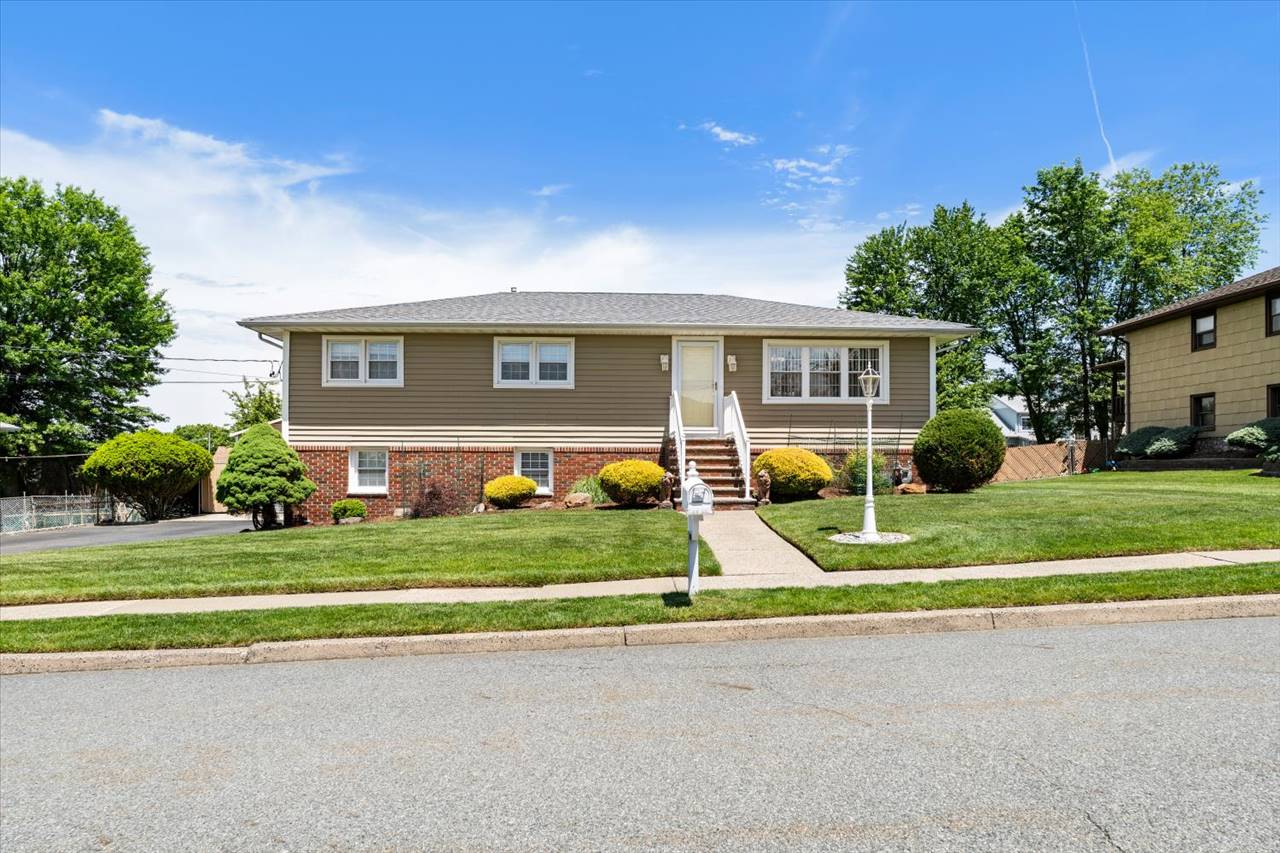 36 36 Bartsch Ave, Woodland Park, New Jersey, 07424, USA, 3 Bedrooms Bedrooms, ,3 BathroomsBathrooms,Residential,For Sale,36 Bartsch Ave,4044060